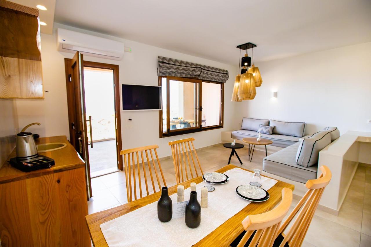 Perla Nera Fira (Santorini)